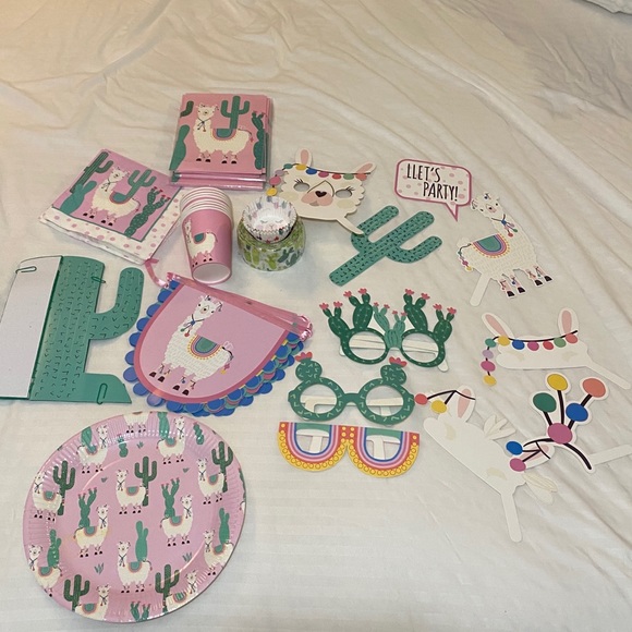 Llama and Cactus Party Supplies - Picture 1 of 4